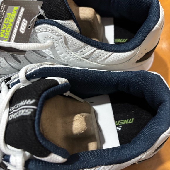 Sketchers Sports shoes new never worn - Picture 4 of 11